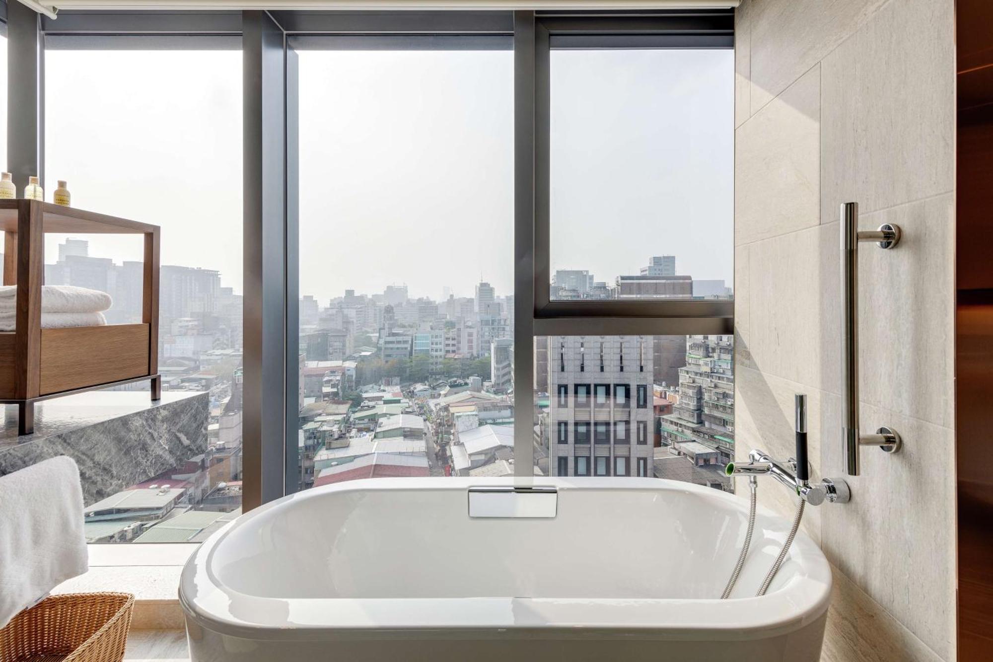Doubletree By Hilton Taipei Zhongshan Exterior foto